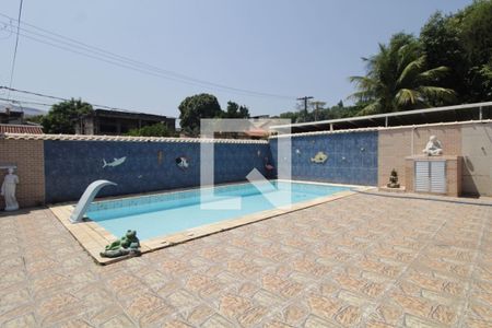 Casa à venda com 385m², 4 quartos e 4 vagas Casa à venda com 385m², 4 quartos e 4 vagasÁrea externa - Piscina