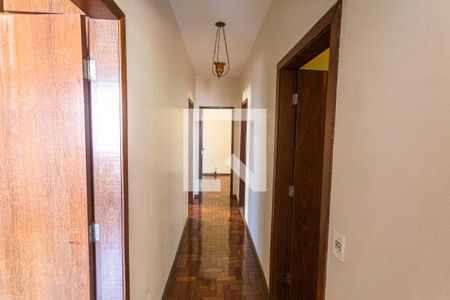 Corredor de casa à venda com 4 quartos, 200m² em Grajaú, Belo Horizonte