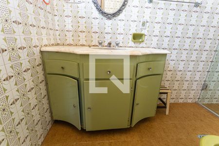 Casa à venda com 200m², 4 quartos e 4 vagasArmário do Banheiro da Suíte