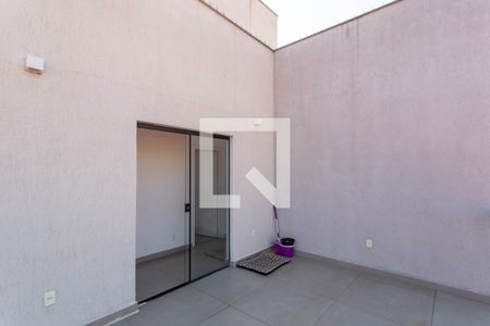 Casa à venda com 380m², 4 quartos e 6 vagas Casa à venda com 380m², 4 quartos e 6 vagasVaranda