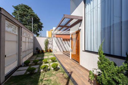 Casa à venda com 380m², 4 quartos e 6 vagas Casa à venda com 380m², 4 quartos e 6 vagasJardim