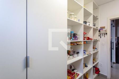 Casa à venda com 380m², 4 quartos e 6 vagas Casa à venda com 380m², 4 quartos e 6 vagasDespensa