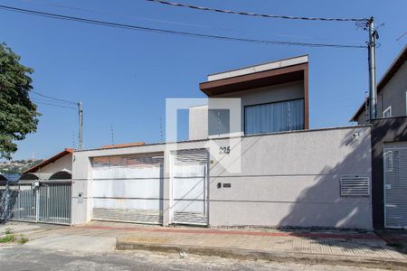 Casa à venda com 380m², 4 quartos e 6 vagas Casa à venda com 380m², 4 quartos e 6 vagasFachada