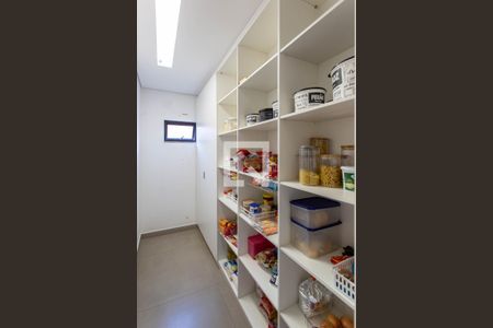 Casa à venda com 380m², 4 quartos e 6 vagas Casa à venda com 380m², 4 quartos e 6 vagasDespensa