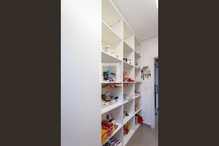 Casa à venda com 380m², 4 quartos e 6 vagas Casa à venda com 380m², 4 quartos e 6 vagasDespensa