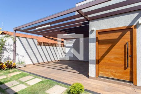 Casa à venda com 380m², 4 quartos e 6 vagas Casa à venda com 380m², 4 quartos e 6 vagasJardim