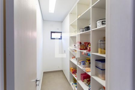 Casa à venda com 380m², 4 quartos e 6 vagas Casa à venda com 380m², 4 quartos e 6 vagasDespensa