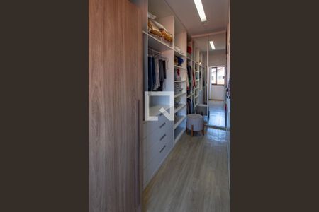 Casa à venda com 380m², 4 quartos e 6 vagas Casa à venda com 380m², 4 quartos e 6 vagasCloset do quarto