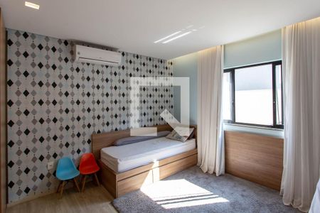 Casa à venda com 380m², 4 quartos e 6 vagas Casa à venda com 380m², 4 quartos e 6 vagasQuarto 4