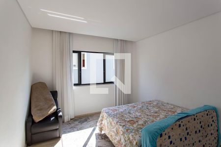 Casa à venda com 380m², 4 quartos e 6 vagas Casa à venda com 380m², 4 quartos e 6 vagasQuarto 1