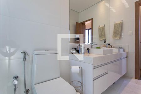 Casa à venda com 380m², 4 quartos e 6 vagas Casa à venda com 380m², 4 quartos e 6 vagasBanheiro da Suíte