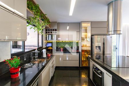 Casa à venda com 380m², 4 quartos e 6 vagas Casa à venda com 380m², 4 quartos e 6 vagasCozinha