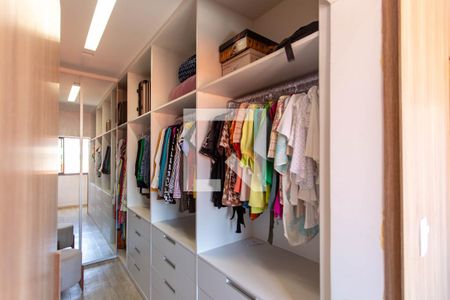 Casa à venda com 380m², 4 quartos e 6 vagas Casa à venda com 380m², 4 quartos e 6 vagasCloset do quarto