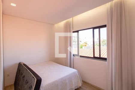 Casa à venda com 380m², 4 quartos e 6 vagas Casa à venda com 380m², 4 quartos e 6 vagasQuarto 2