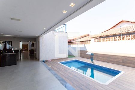 Casa à venda com 380m², 4 quartos e 6 vagas Casa à venda com 380m², 4 quartos e 6 vagasPiscina