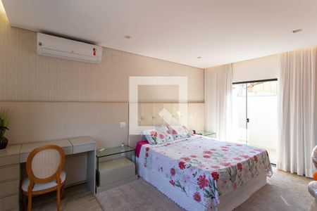 Casa à venda com 380m², 4 quartos e 6 vagas Casa à venda com 380m², 4 quartos e 6 vagasQuarto Suíte