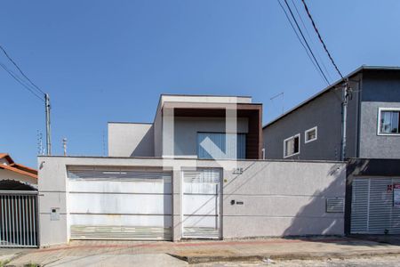 Casa à venda com 380m², 4 quartos e 6 vagas Casa à venda com 380m², 4 quartos e 6 vagasFachada