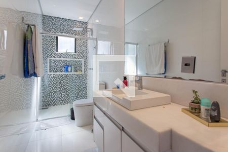 Casa à venda com 380m², 4 quartos e 6 vagas Casa à venda com 380m², 4 quartos e 6 vagasBanheiro Social