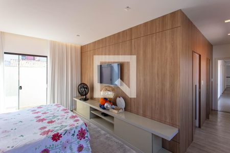 Casa à venda com 380m², 4 quartos e 6 vagas Casa à venda com 380m², 4 quartos e 6 vagasQuarto Suíte