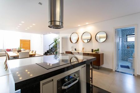 Casa à venda com 380m², 4 quartos e 6 vagas Casa à venda com 380m², 4 quartos e 6 vagasCozinha