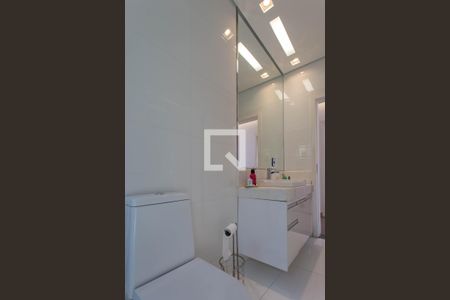 Casa à venda com 380m², 4 quartos e 6 vagas Casa à venda com 380m², 4 quartos e 6 vagasBanheiro Social