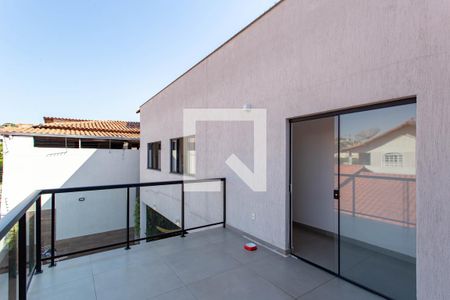 Casa à venda com 380m², 4 quartos e 6 vagas Casa à venda com 380m², 4 quartos e 6 vagasVaranda