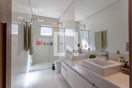 Casa à venda com 380m², 4 quartos e 6 vagas Casa à venda com 380m², 4 quartos e 6 vagasBanheiro da Suíte