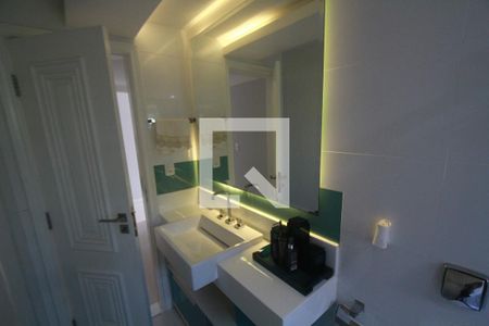 Casa de condomínio à venda com 308m², 4 quartos e 2 vagasBanheiro Social