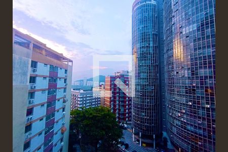 Sala  vista  de apartamento à venda com 2 quartos, 78m² em Lagoa, Rio de Janeiro