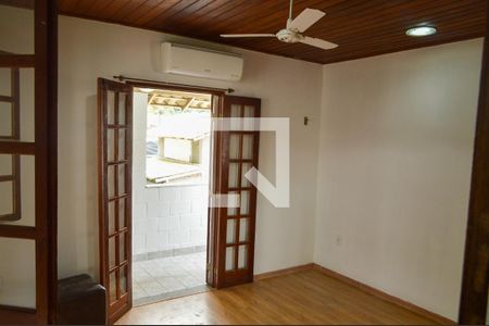 Casa para alugar com 180m², 3 quartos e 4 vagas Casa para alugar com 180m², 3 quartos e 4 vagasSuíte
