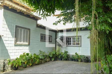 Casa para alugar com 180m², 3 quartos e 4 vagas Casa para alugar com 180m², 3 quartos e 4 vagasQuintal