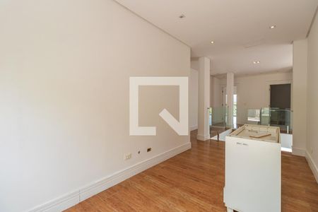 Sala íntima de casa de condomínio à venda com 3 quartos, 400m² em Alphaville, Santana de Parnaíba