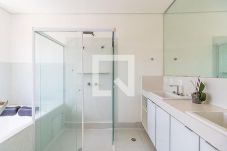 Casa de condomínio à venda com 400m², 3 quartos e 4 vagasBanheiro da Suíte 3