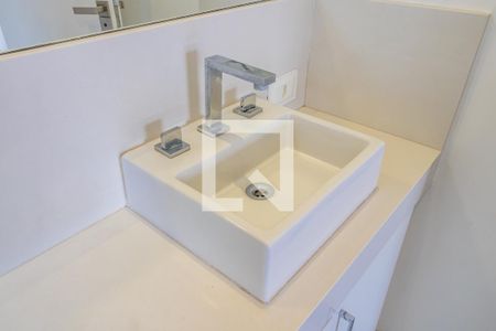 Casa de condomínio à venda com 400m², 3 quartos e 4 vagasBanheiro da Suíte 2