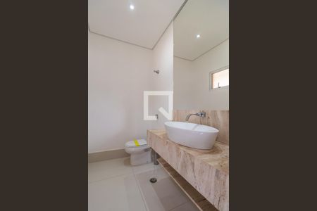 Casa de condomínio à venda com 400m², 3 quartos e 4 vagasLavabo