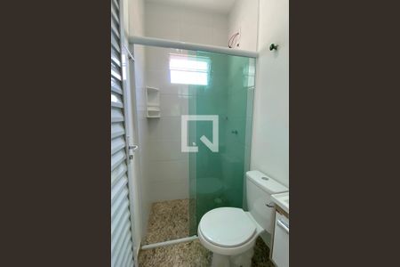 Banheiro de kitnet/studio para alugar com 1 quarto, 28m² em Vila do Conde, Barueri