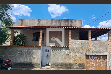 Casa à venda com 120m², 3 quartos e 1 vaga Casa à venda com 120m², 3 quartos e 1 vagaFachada