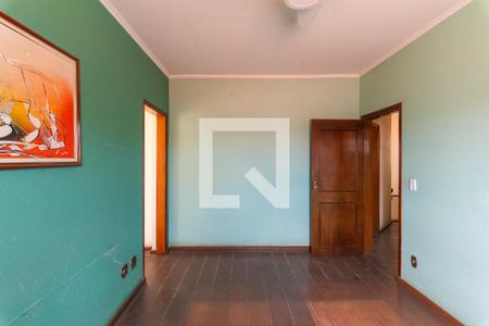 Casa à venda com 334m², 4 quartos e 2 vagasSala das Suítes e Quarto