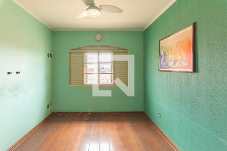 Casa à venda com 334m², 4 quartos e 2 vagasSala das Suítes e Quartos