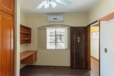 Casa à venda com 334m², 4 quartos e 2 vagasQuarto1