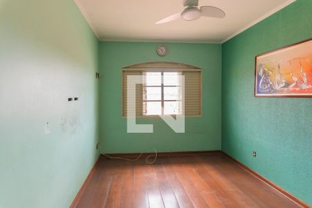 Casa à venda com 334m², 4 quartos e 2 vagasSala das Suítes e Quarto