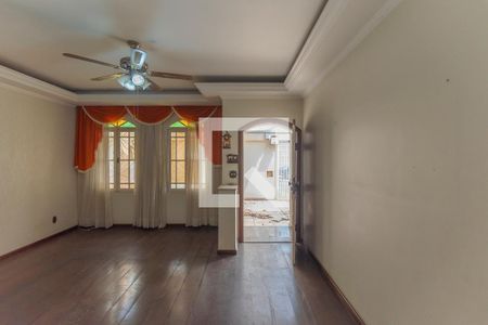 Sala de casa para alugar com 4 quartos, 334m² em Jardim do Trevo, Campinas