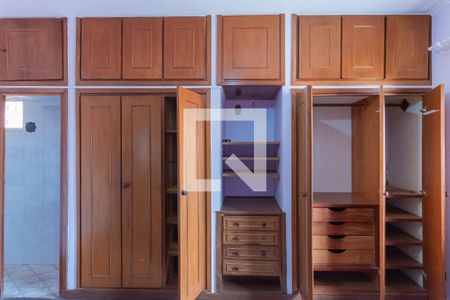 Casa à venda com 334m², 4 quartos e 2 vagasSuíte 2