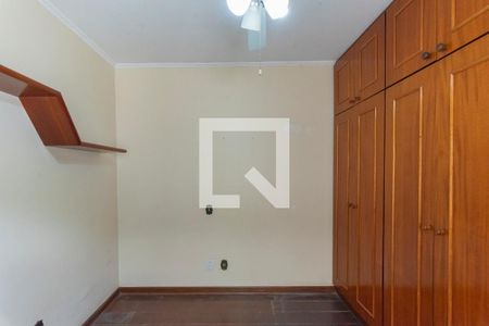 Casa à venda com 334m², 4 quartos e 2 vagasQuarto1