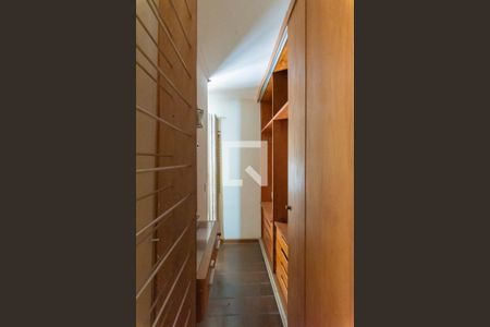 Casa à venda com 334m², 4 quartos e 2 vagasCloset da Suíte 1