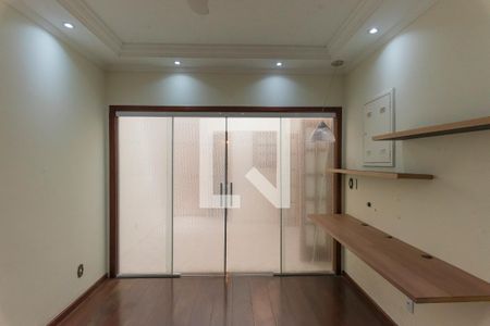 Casa à venda com 334m², 4 quartos e 2 vagasSala de TV