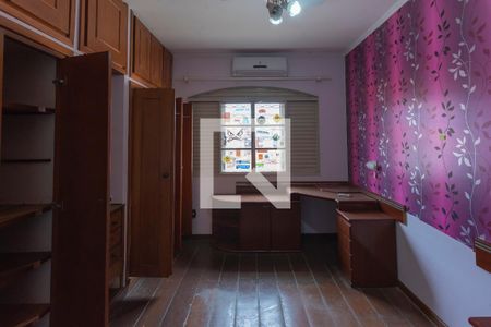 Casa à venda com 334m², 4 quartos e 2 vagasSuíte 2