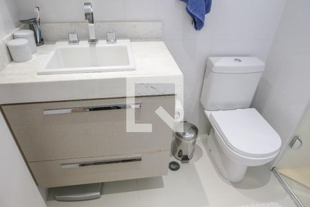 Apartamento para alugar com 76m², 2 quartos e 2 vagas Apartamento para alugar com 76m², 2 quartos e 2 vagasBanheiro da Suíte