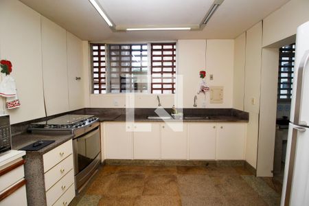 Apartamento à venda com 540m², 5 quartos e 6 vagas Apartamento à venda com 540m², 5 quartos e 6 vagasCozinha
