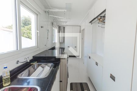 Casa à venda com 632m², 4 quartos e 6 vagas Casa à venda com 632m², 4 quartos e 6 vagasLavanderia